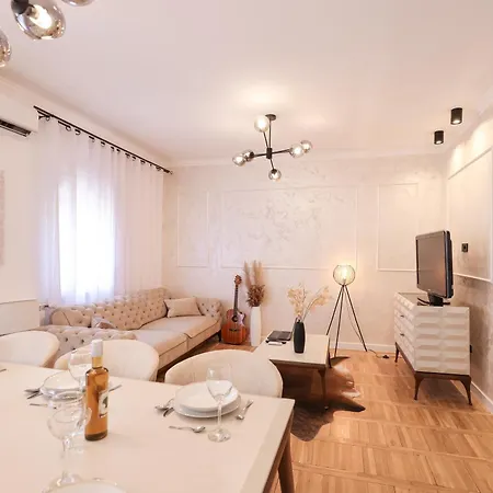 Oscar & Leo Apartament *