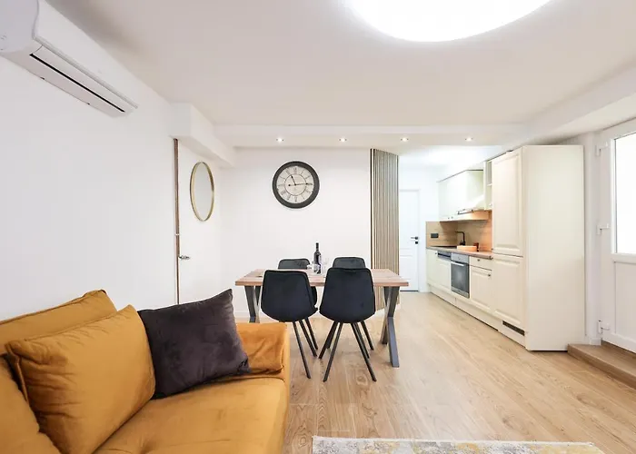 Oscar & Leo Lejlighed