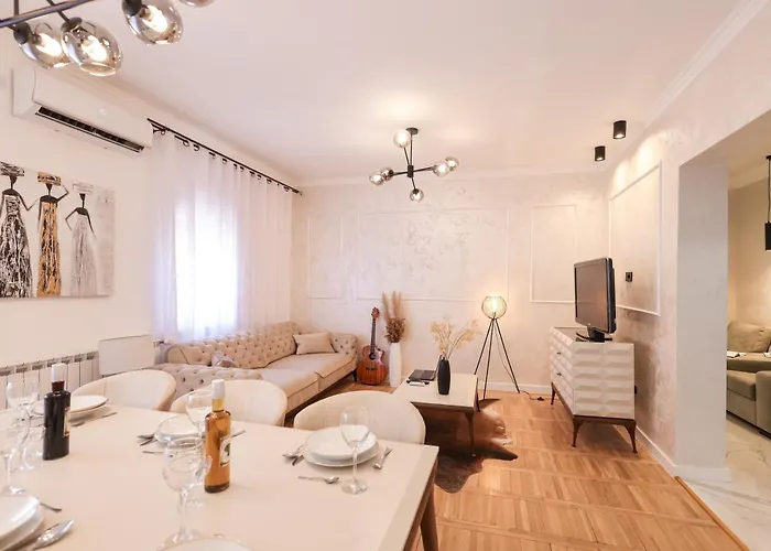 Oscar & Leo Lejlighed *