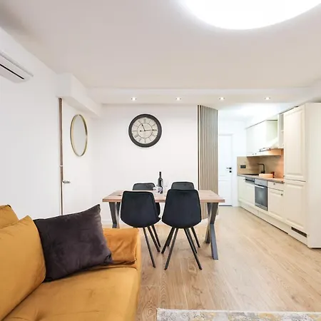 Oscar & Leo Apartment